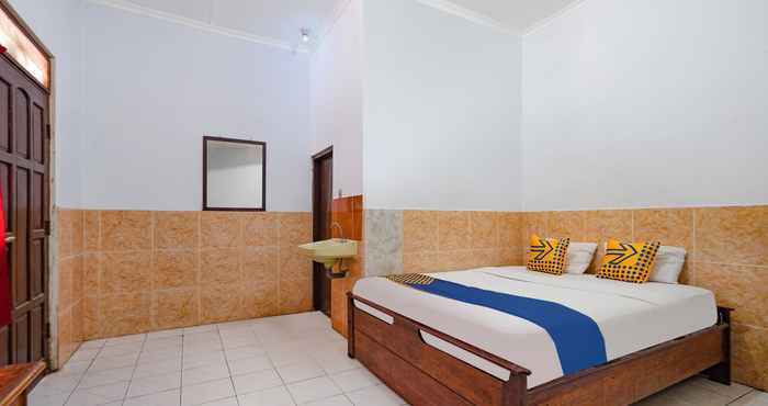 Kamar Tidur SUPER OYO 2865 Sartika Inn Pati