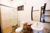 Toilet Kamar Villa Ban Lakkham River View