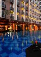 SWIMMING_POOL Azalea Suites Cikarang by Jayakarta Group