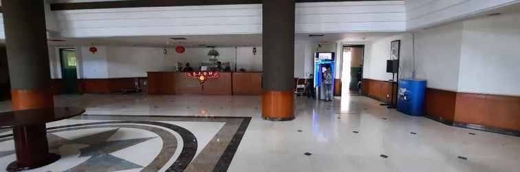 Lobby 3BR Puri Kemayoran Apartment Jakarta with wifi 98m2 by Imelda