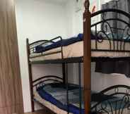 Kamar Tidur 4 Greenwoods Travel Lodge at Goshen Courtyards Baguio City