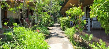 Bên ngoài 6 Mertha Jati Hotel & Bungalow