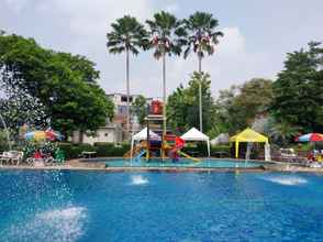 Kolam Renang 4 Saung Dolken Syariah Resort & Hotel