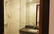 In-room Bathroom 5 Cordela Inn Sidoarjo