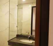 Toilet Kamar 5 Cordela Inn Sidoarjo