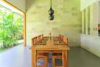 Ruang Umum Palm Beach Villas Bali