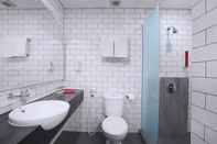 Toilet Kamar favehotel Prabumulih - South Sumatera