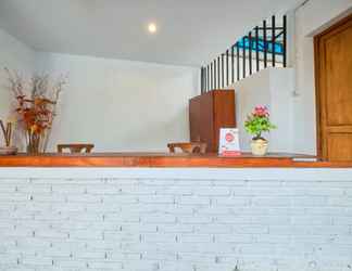 Lobby 2 OYO 2519 Mayang Garini