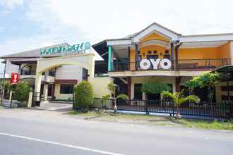 Exterior 4 OYO 2715 Hotel Madinah Syariah