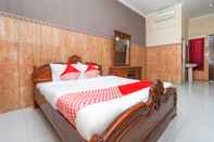 Bedroom OYO 2715 Hotel Madinah Syariah