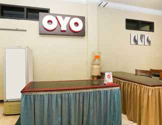 Lobby 2 OYO 2715 Hotel Madinah Syariah