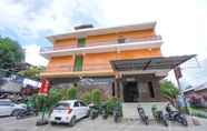 ภายนอกอาคาร 4 Super OYO 2639 Oxy Townhouse