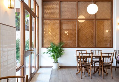 Bar, Cafe and Lounge Dear Friend Home