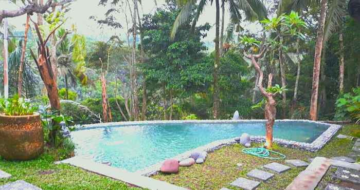 Swimming Pool Amara Giri 