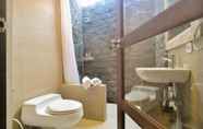 Toilet Kamar 6 Amara Giri 