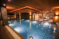 Swimming Pool Asialink Hotel Batam by Prasanthi