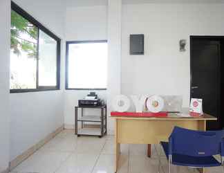 Sảnh chờ 2 OYO 2566 Putri Kesia Rooms