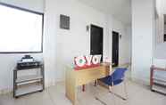 Lobi 6 OYO 2566 Putri Kesia Rooms