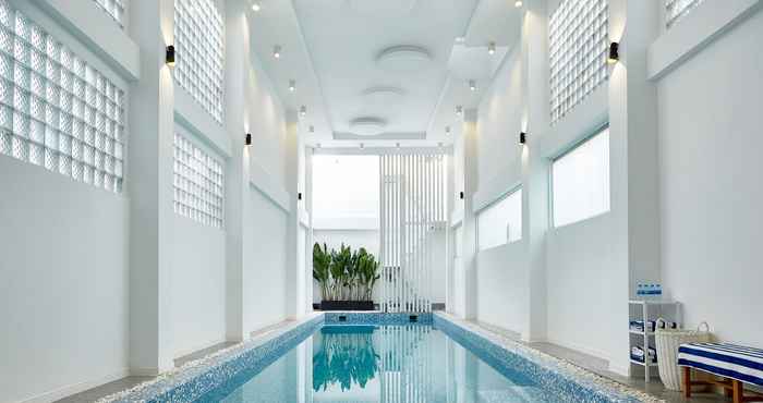 Swimming Pool 8B Aparthotel