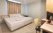 Kamar Tidur 4 AT Home Hotel