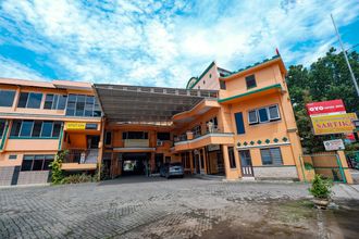 Luar Bangunan 4 OYO 2855 Sartika Hotel Pati