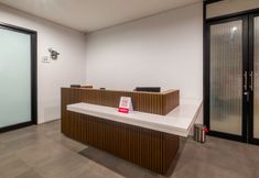 Lobby 6 Lantana