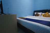 Kamar Tidur OYO 2302 Blue House Costel Syariah