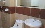 Toilet Kamar 6 Goshenland North Cambridge Condominium Wharton