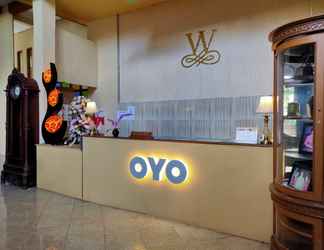 Lobby 2 OYO 2994 Hotel Wedika