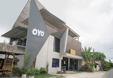 外観 OYO 552 Vines Ape Nap Hostel