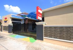 외관 4 OYO 2630 Wisma Fahza Syariah