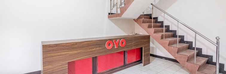 Lobby SUPER OYO 2703 Hotel Transit 1