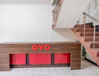 Lobby 2 SUPER OYO 2703 Hotel Transit 1