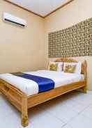 BEDROOM OYO 2430 Lisshaffa Residence