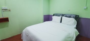 Bilik Tidur 2 OYO 89852 Billion Garden Motel