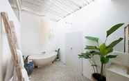 In-room Bathroom 4 Villa Tara Seminyak