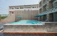 Kolam Renang 2 Yanud Residence