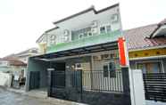 Exterior 2 OYO 2599 Seturan First Living Adisutjipto Ambarukmo Hartono