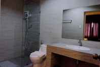 Toilet Kamar Crevice Hotel