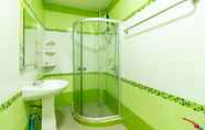 In-room Bathroom 5 Tonrak Apartment