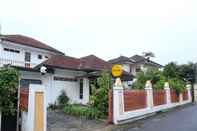 ภายนอกอาคาร OYO 2268 Tim-tim Homestay Syariah