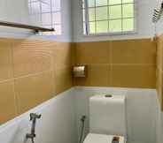 In-room Bathroom 4 SPOT ON 89858 Rebecca's Homes