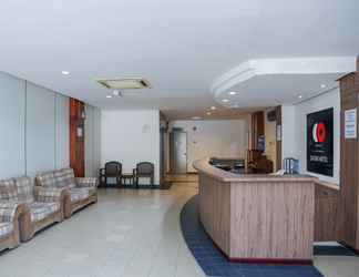 Lobi 2 Capital O 89876 Safari Hotel