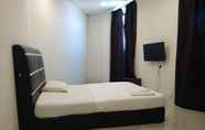 Bedroom 2 OYO 89792 Hamriz Hotel