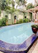 SWIMMING_POOL Capital O 90066 Tobana Pejaten House