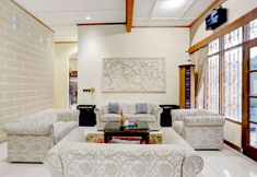 로비 5 Capital O 90066 Tobana Pejaten House