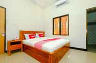 Bedroom OYO 2284 Grand Villa Meninting