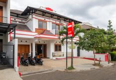 외관 3 OYO 2728 Sinulingga Near RS Hermina Pasteur