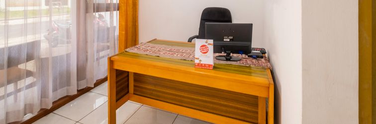 Lobby OYO 2728 Sinulingga Near RS Hermina Pasteur