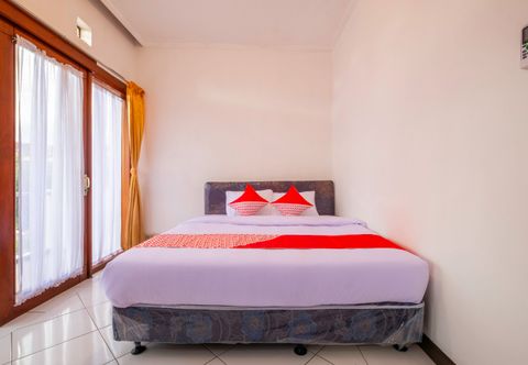 침실 OYO 2728 Sinulingga Near RS Hermina Pasteur